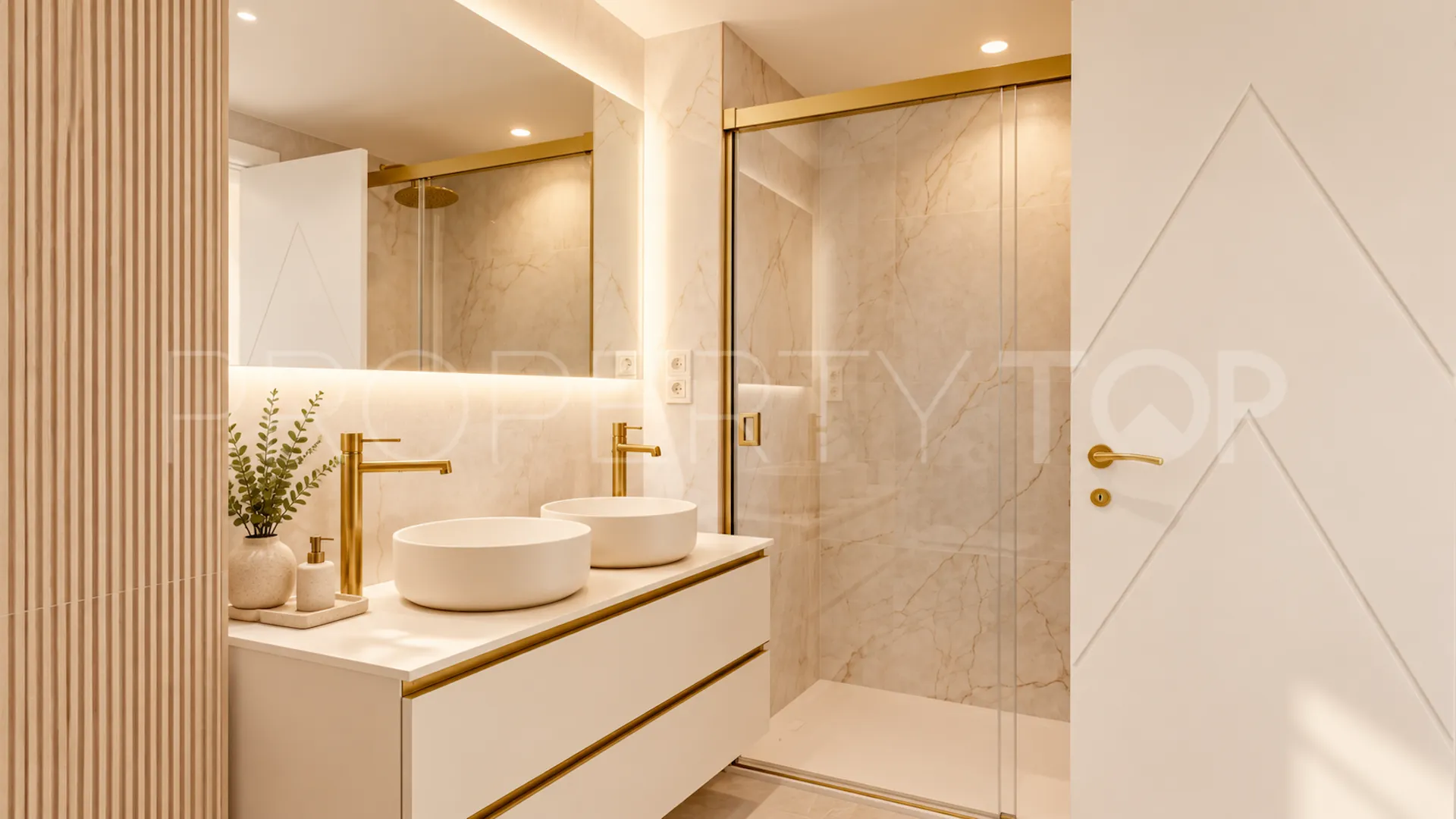 Apartment for sale in Rio Real with 4 bedrooms