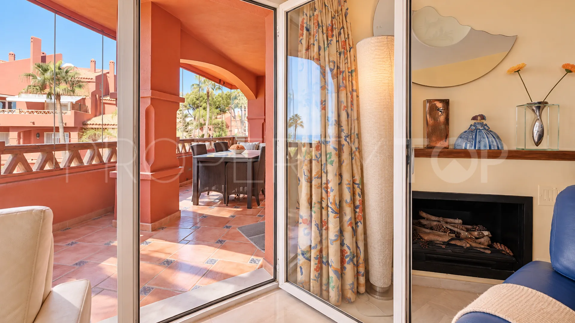 Se vende apartamento de 2 dormitorios en Elviria