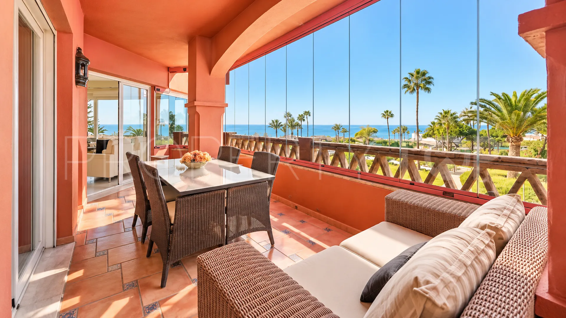 Se vende apartamento de 2 dormitorios en Elviria