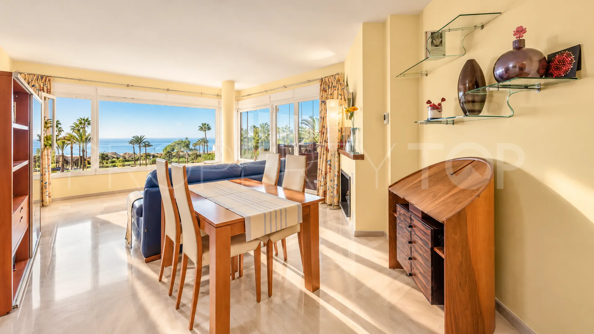 Se vende apartamento de 2 dormitorios en Elviria