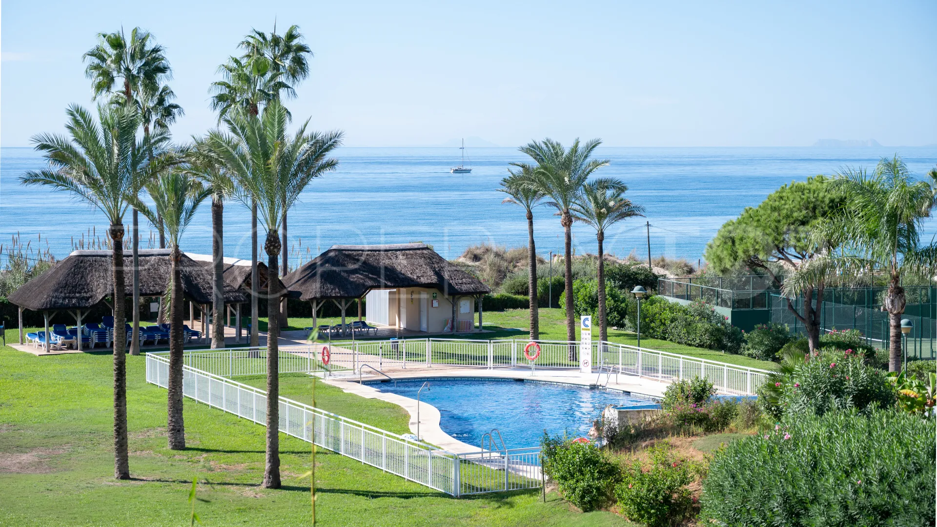 Se vende apartamento de 2 dormitorios en Elviria