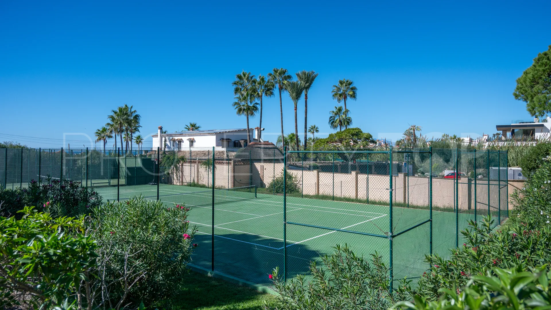 Se vende apartamento de 2 dormitorios en Elviria