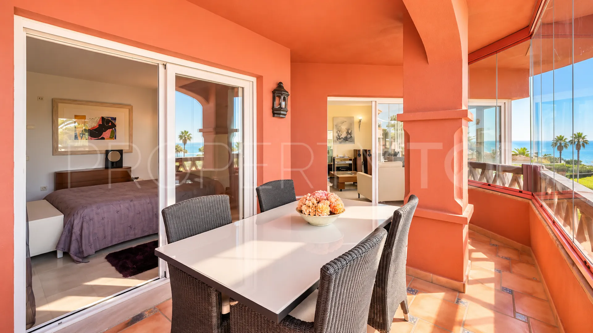 Se vende apartamento de 2 dormitorios en Elviria