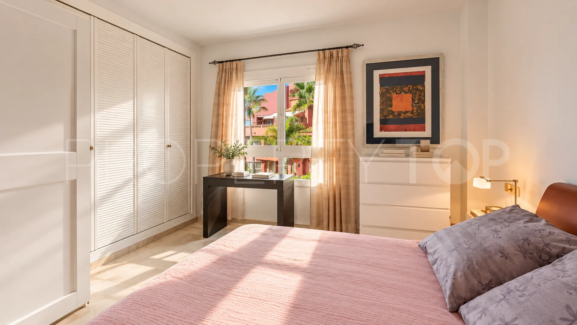 Se vende apartamento de 2 dormitorios en Elviria