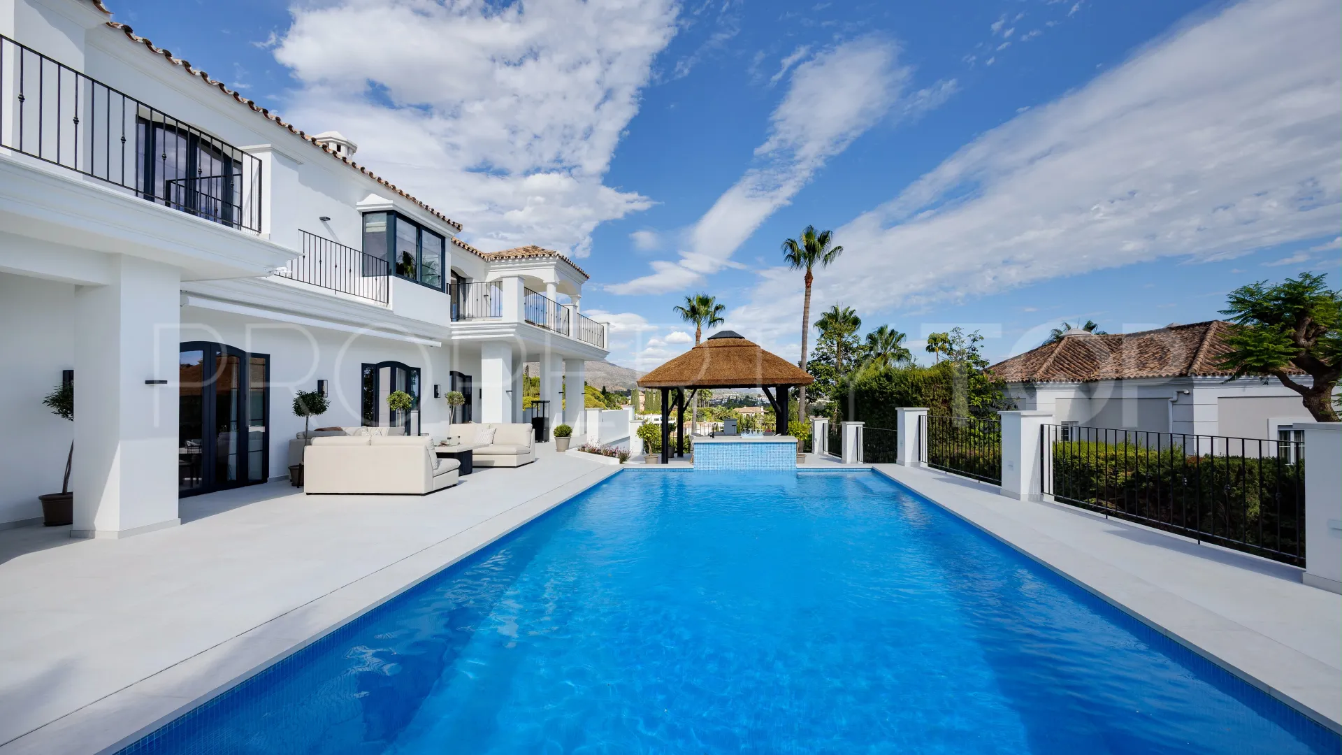 Villa for sale in Nueva Andalucia with 5 bedrooms