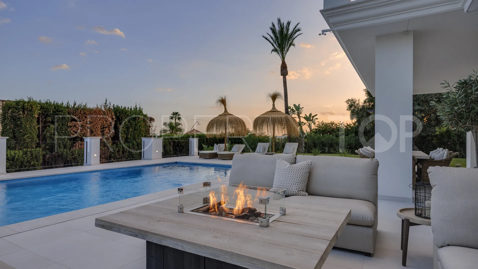 Villa for sale in Nueva Andalucia with 5 bedrooms