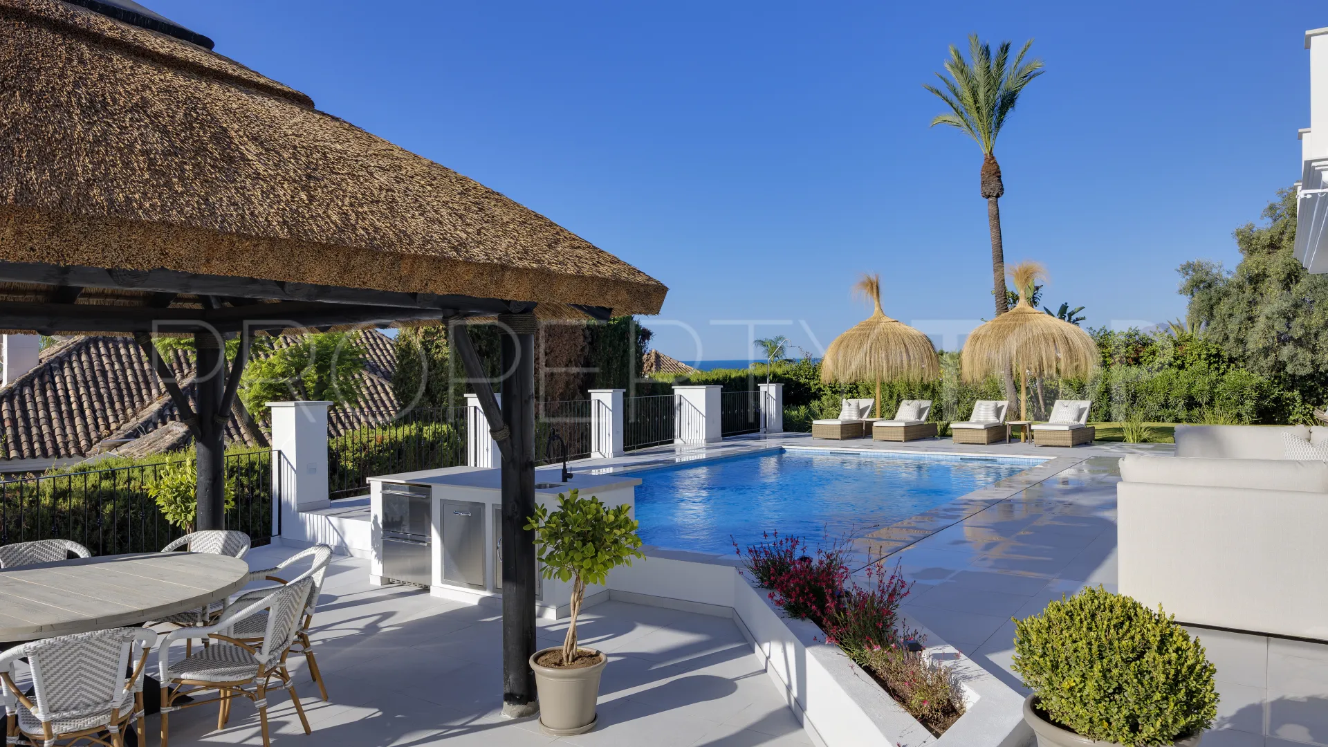 Villa for sale in Nueva Andalucia with 5 bedrooms