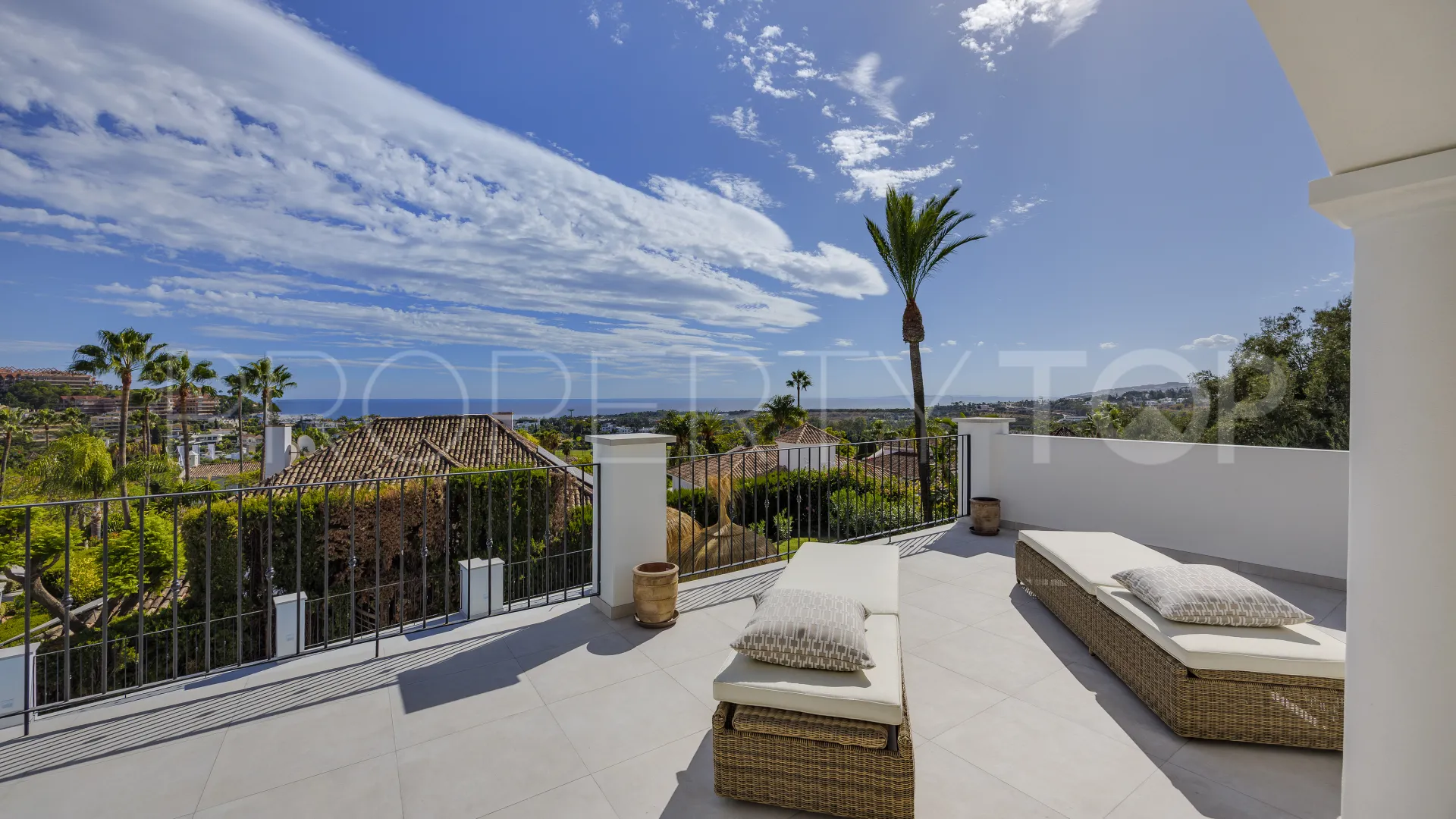 Villa for sale in Nueva Andalucia with 5 bedrooms