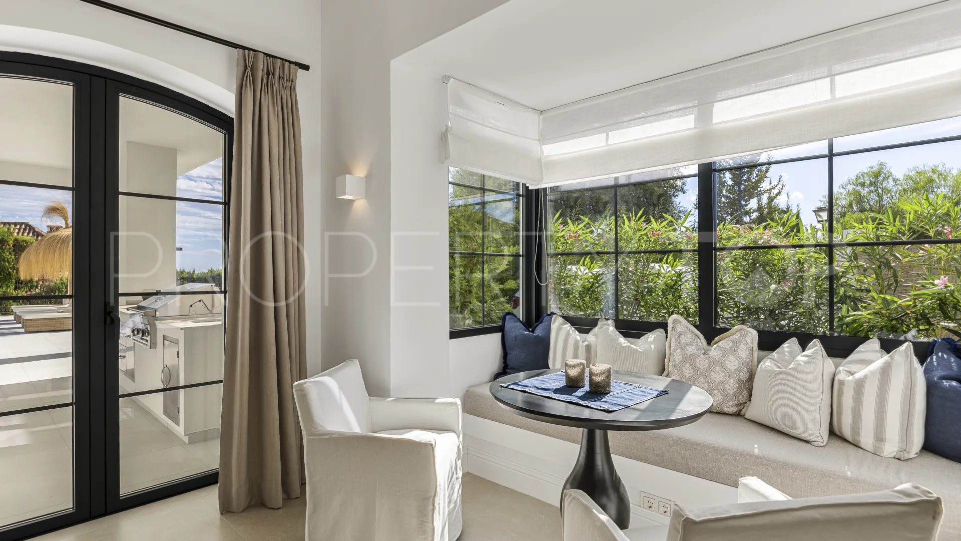 Villa for sale in Nueva Andalucia with 5 bedrooms