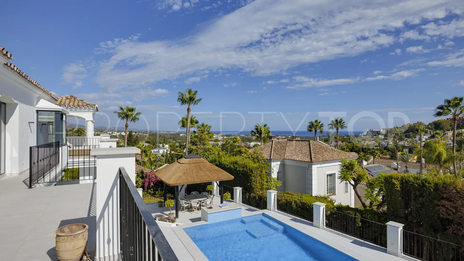 Villa for sale in Nueva Andalucia with 5 bedrooms