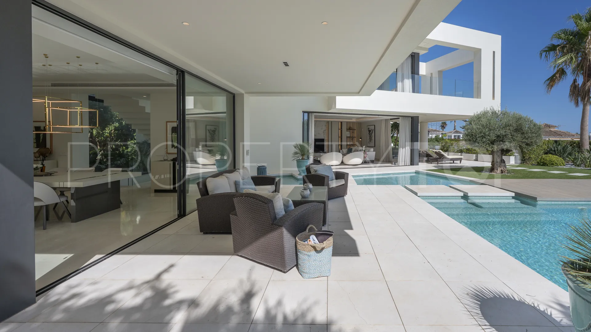 Elviria 5 bedrooms villa for sale