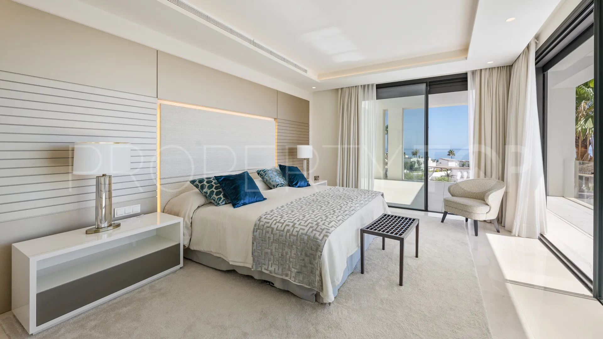 Elviria 5 bedrooms villa for sale