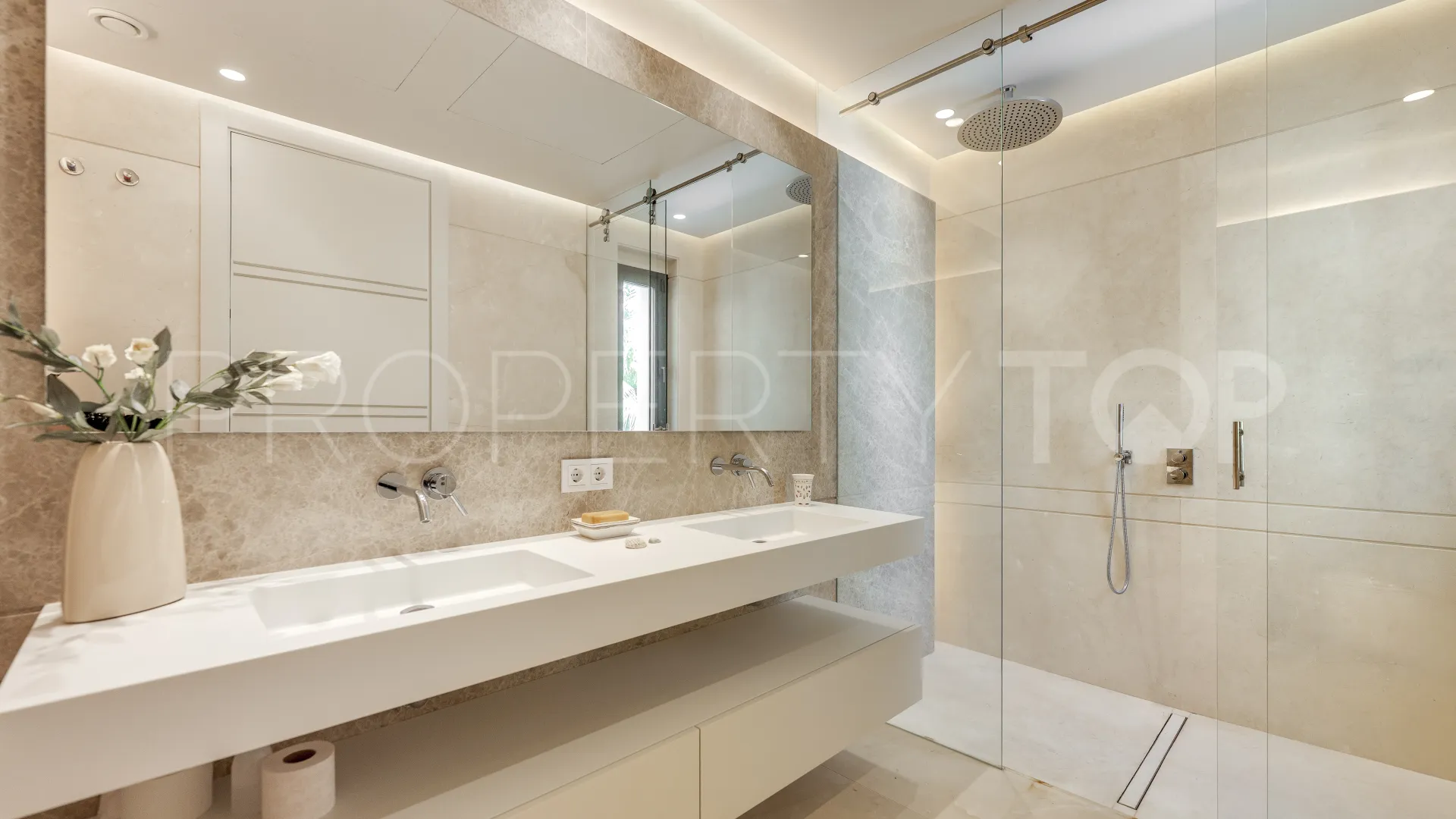 Elviria 5 bedrooms villa for sale