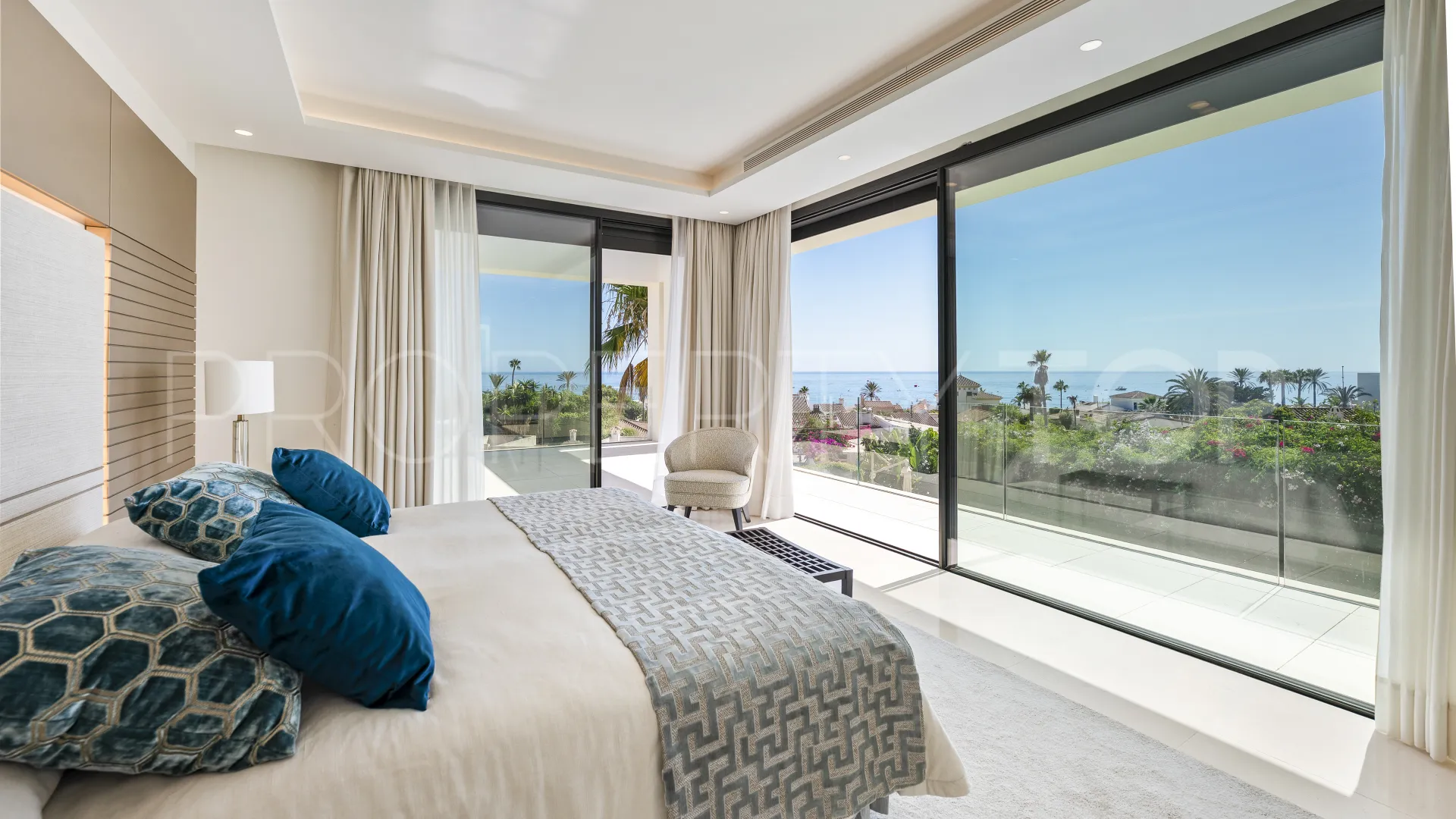 Elviria 5 bedrooms villa for sale