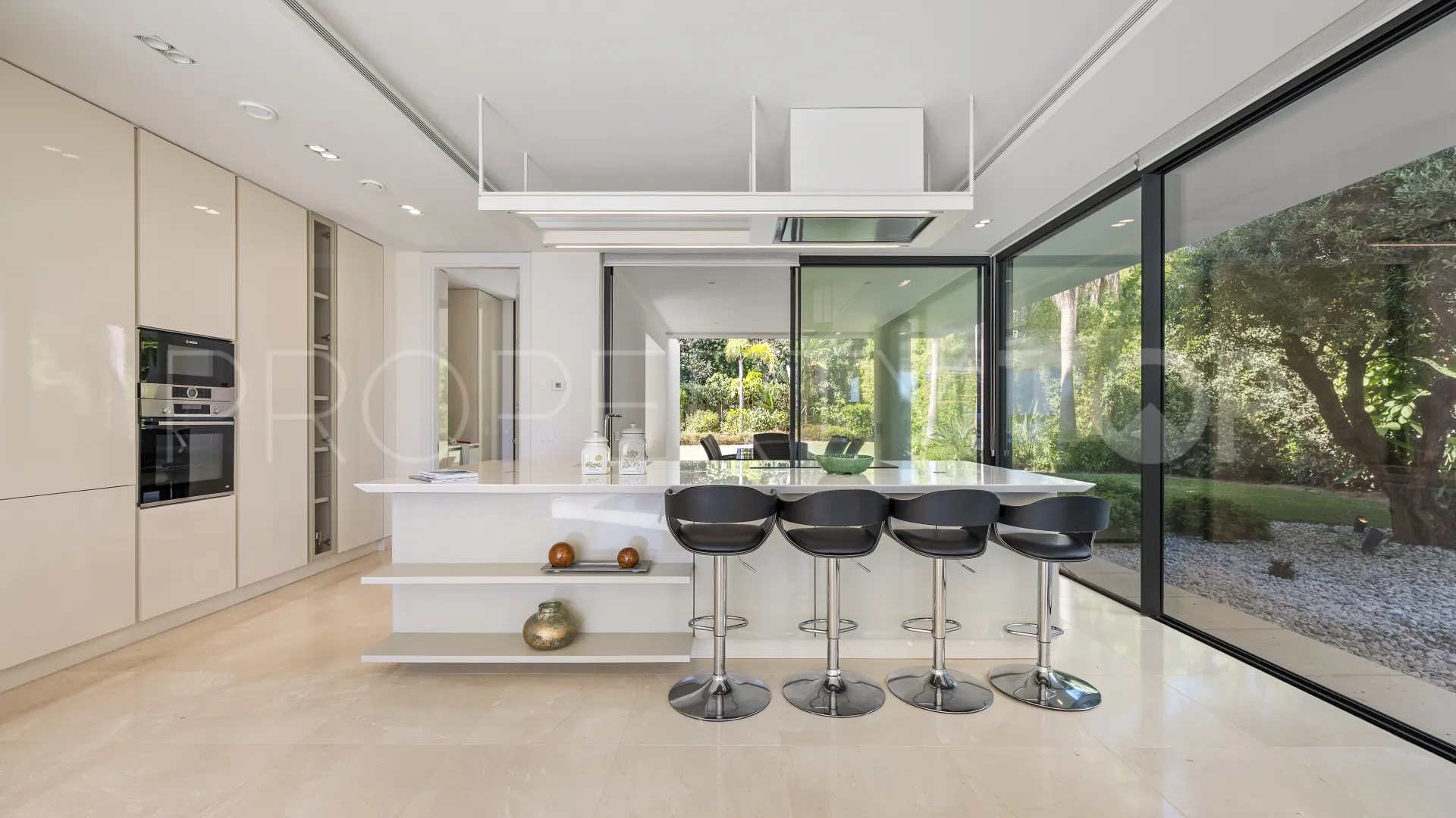 Elviria 5 bedrooms villa for sale