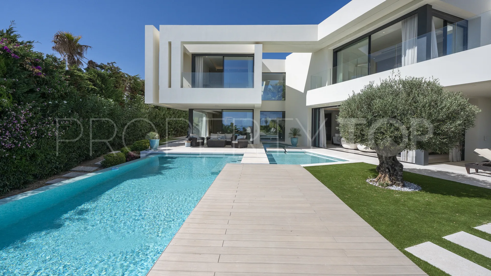 Elviria 5 bedrooms villa for sale