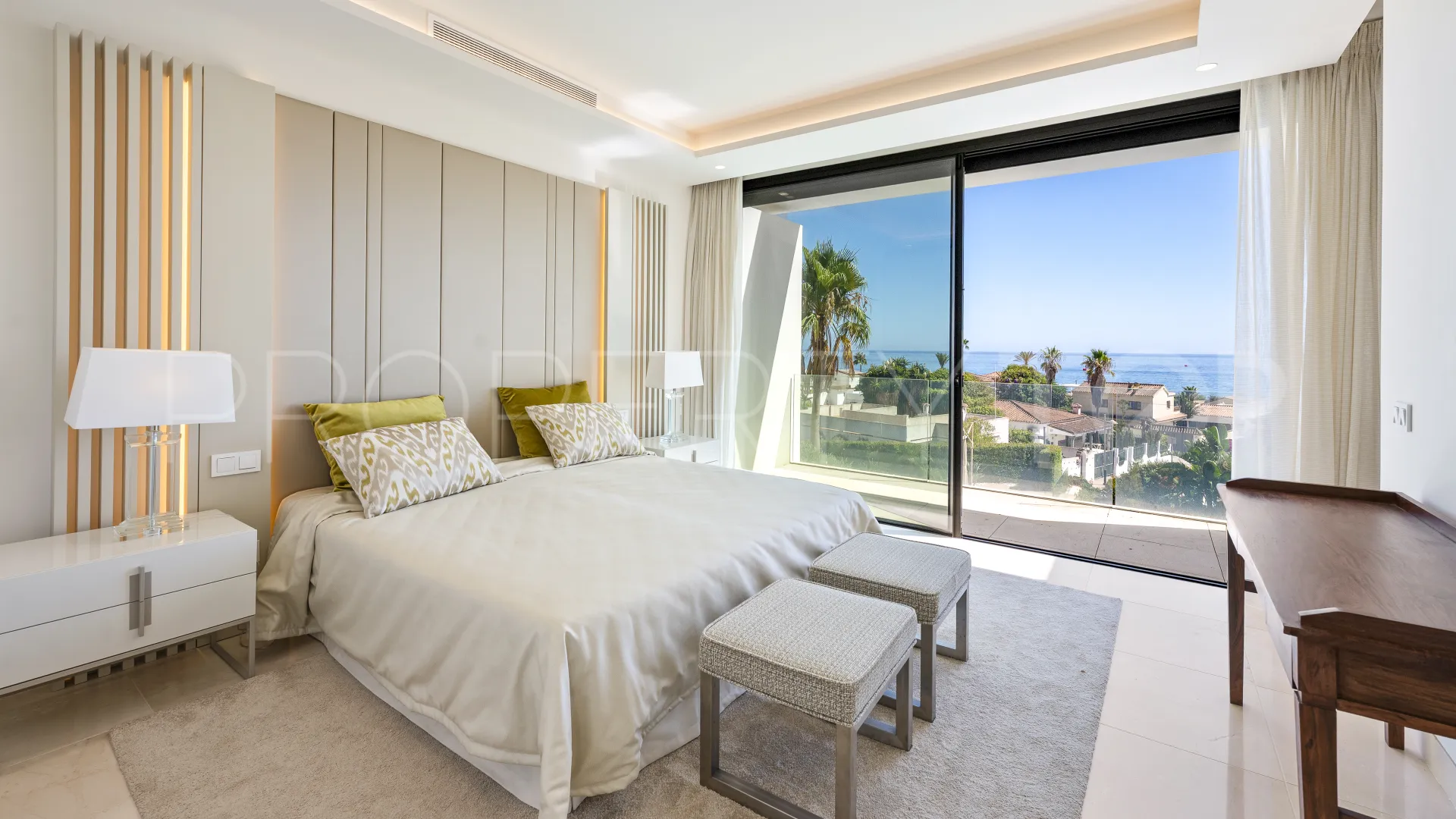Elviria 5 bedrooms villa for sale