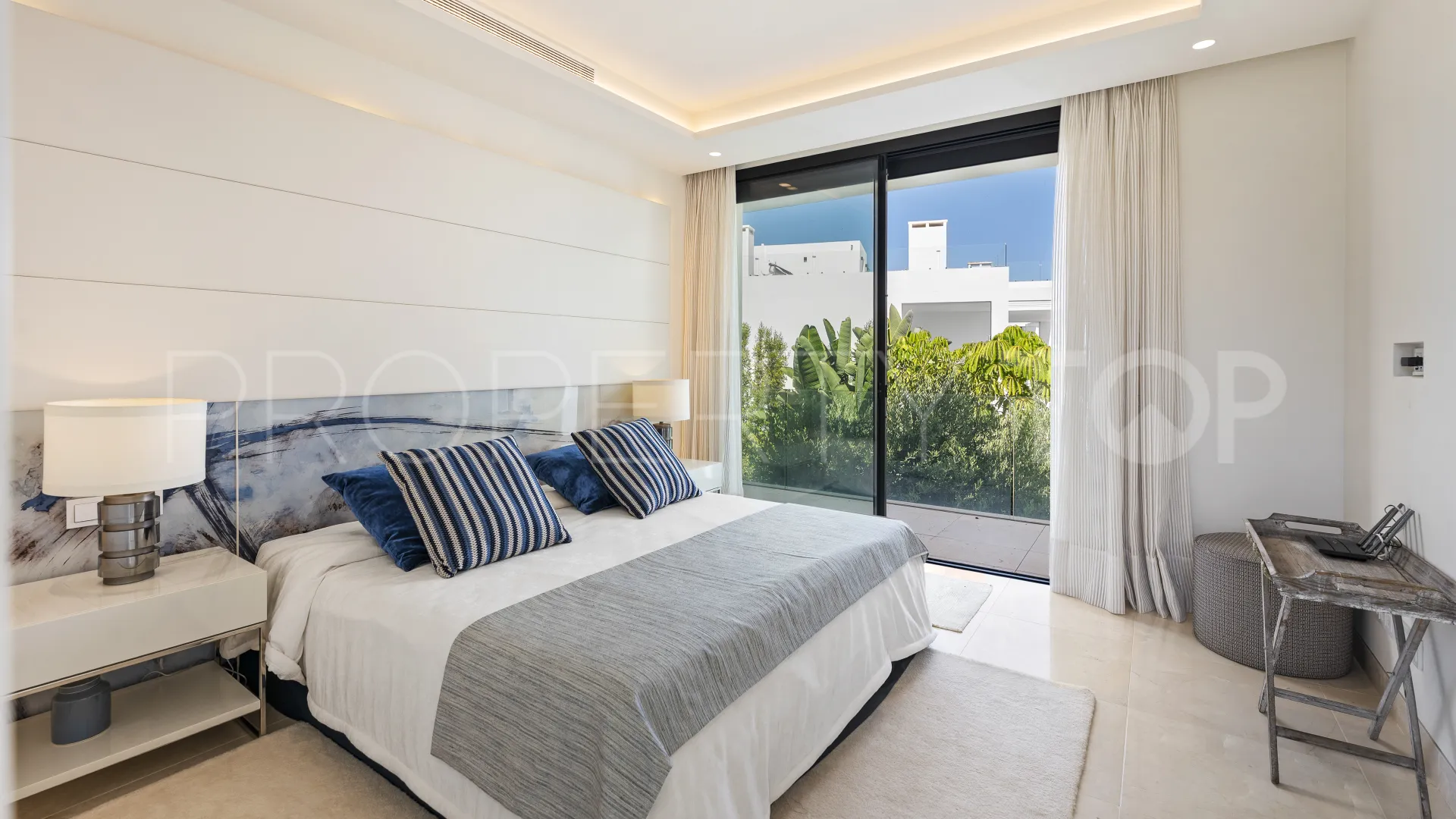 Elviria 5 bedrooms villa for sale