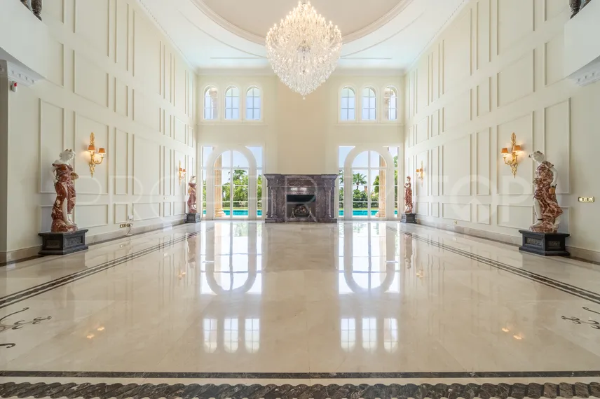 Se vende villa de 7 dormitorios en Sierra Blanca