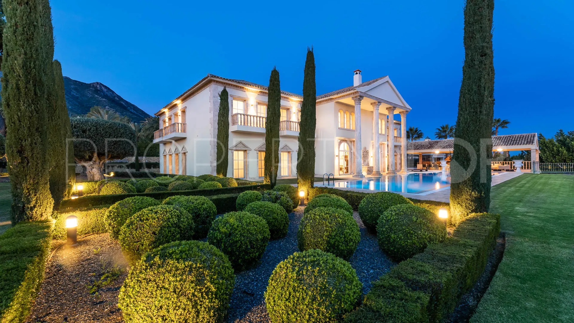Se vende villa de 7 dormitorios en Sierra Blanca