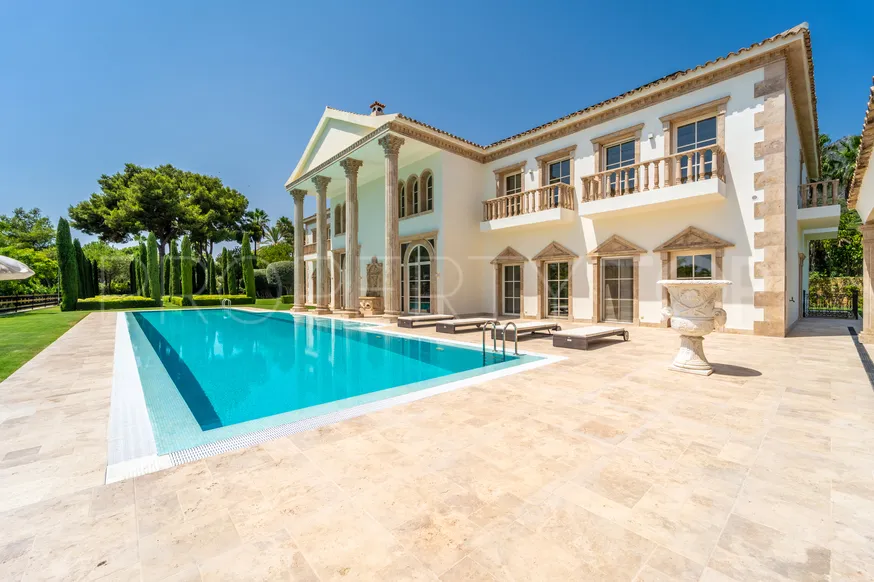 Se vende villa de 7 dormitorios en Sierra Blanca