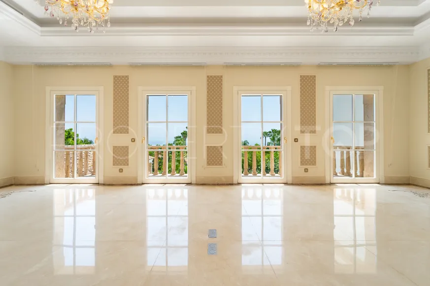 Se vende villa de 7 dormitorios en Sierra Blanca