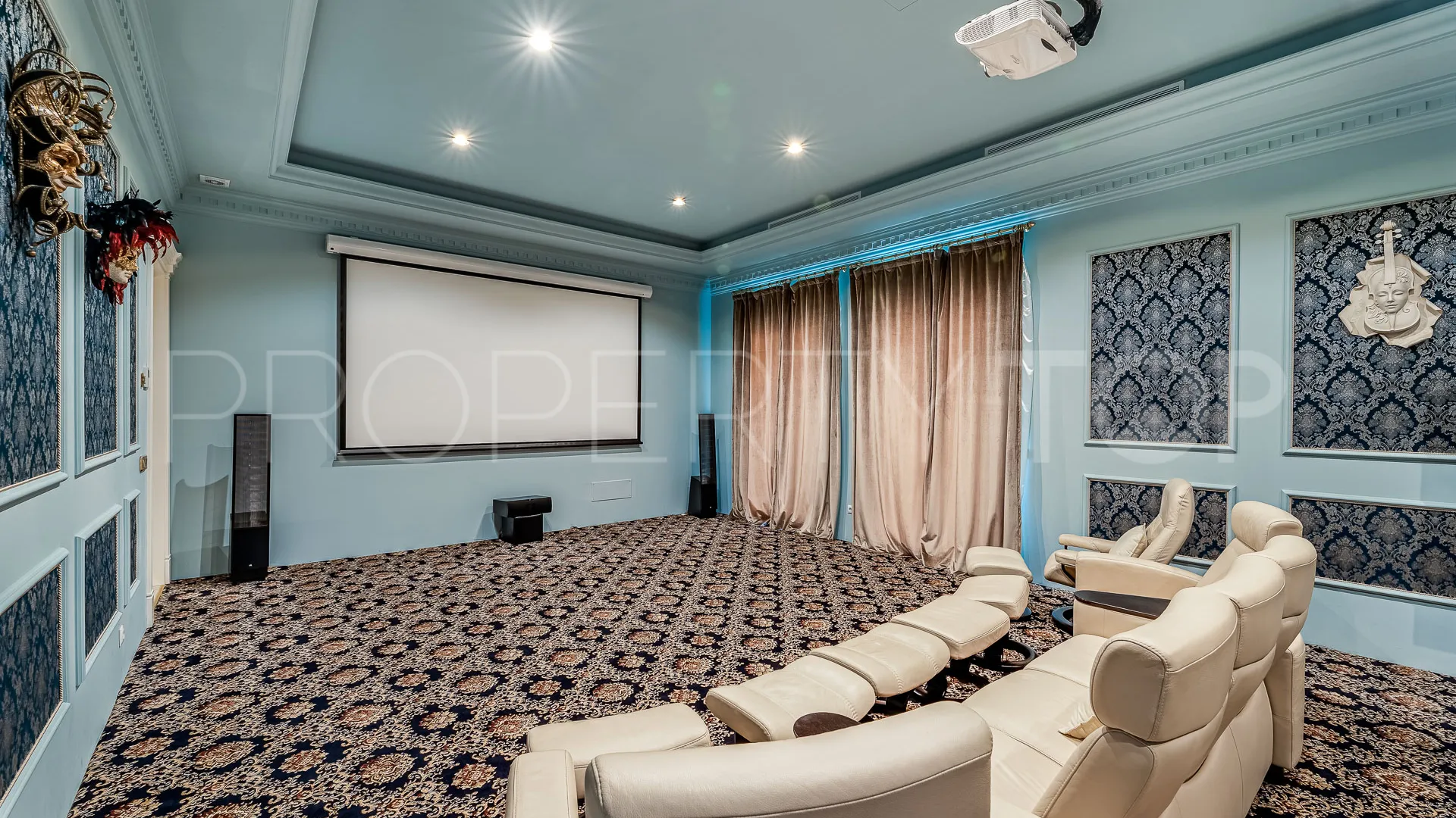 Se vende villa de 7 dormitorios en Sierra Blanca