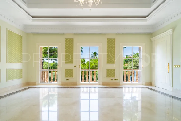Se vende villa de 7 dormitorios en Sierra Blanca