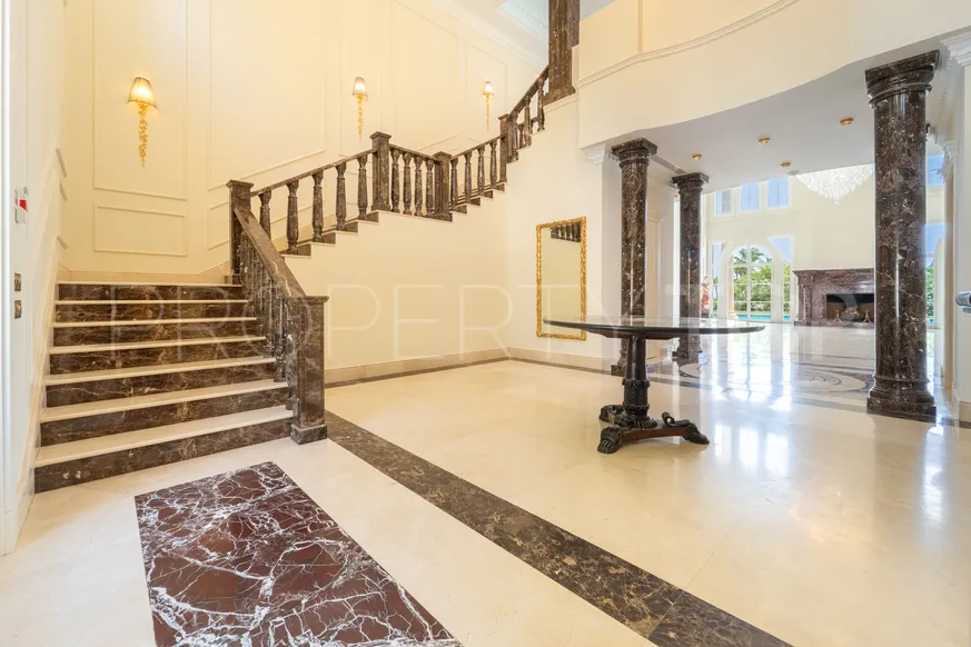 Se vende villa de 7 dormitorios en Sierra Blanca