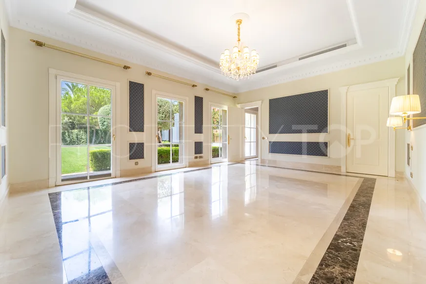 Se vende villa de 7 dormitorios en Sierra Blanca
