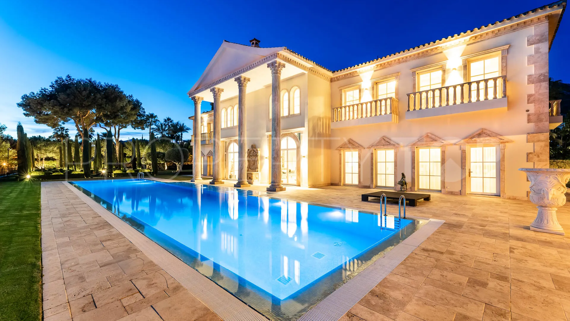 Se vende villa de 7 dormitorios en Sierra Blanca