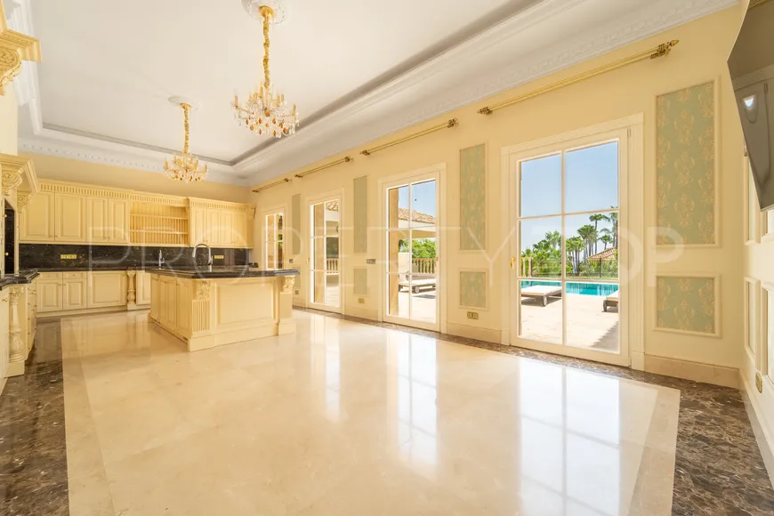 Se vende villa de 7 dormitorios en Sierra Blanca