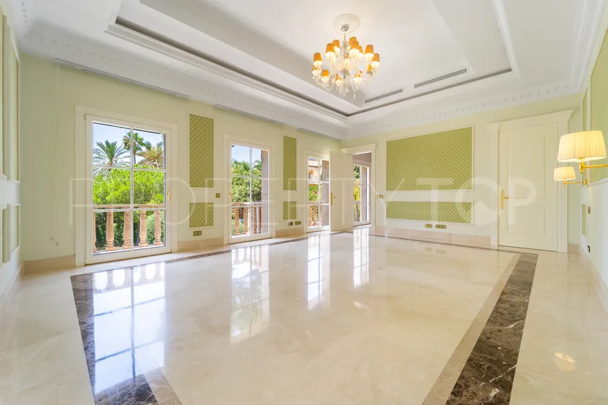 Se vende villa de 7 dormitorios en Sierra Blanca