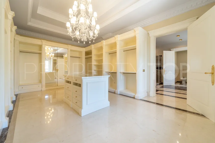 Se vende villa de 7 dormitorios en Sierra Blanca