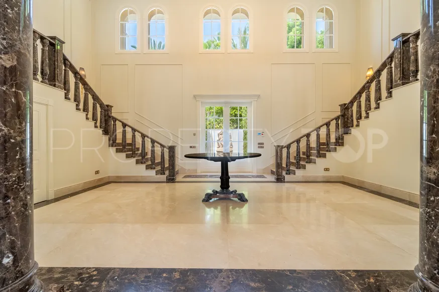 Se vende villa de 7 dormitorios en Sierra Blanca