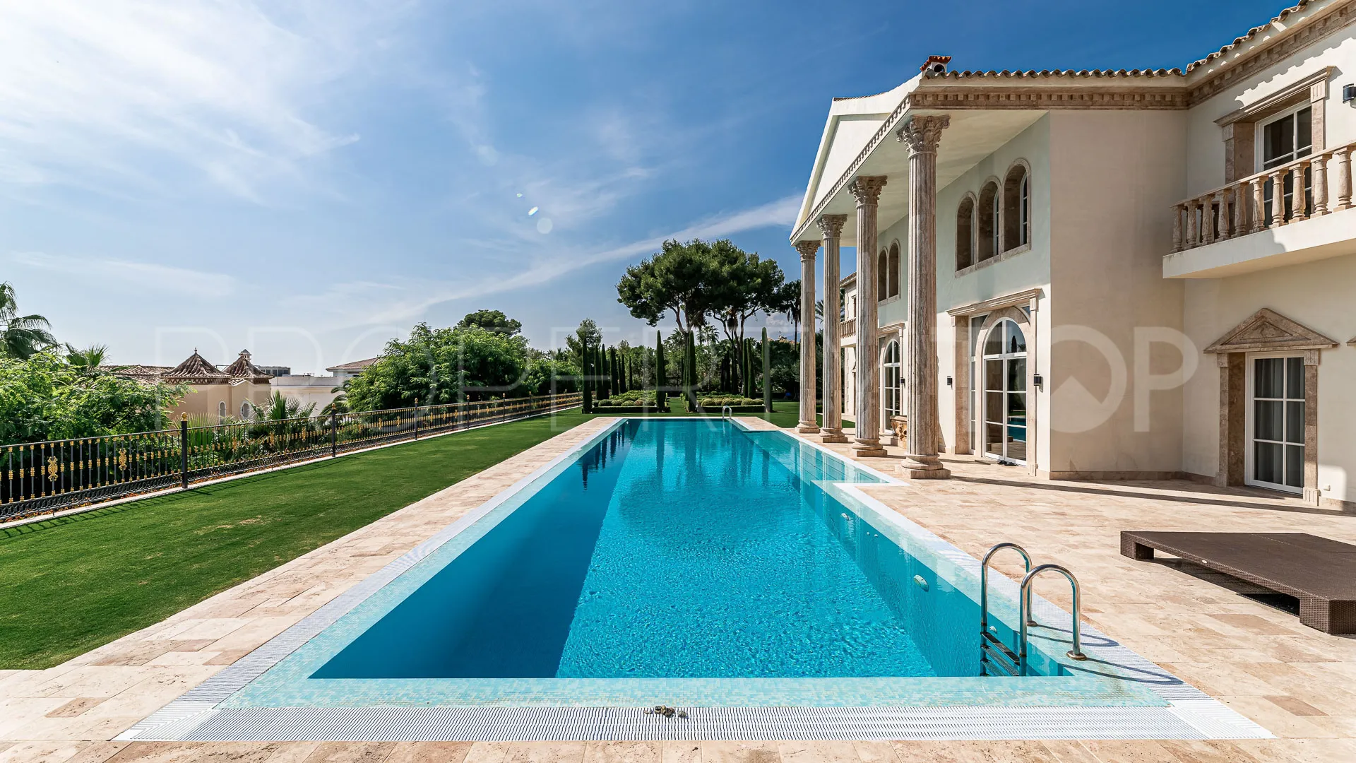 Se vende villa de 7 dormitorios en Sierra Blanca