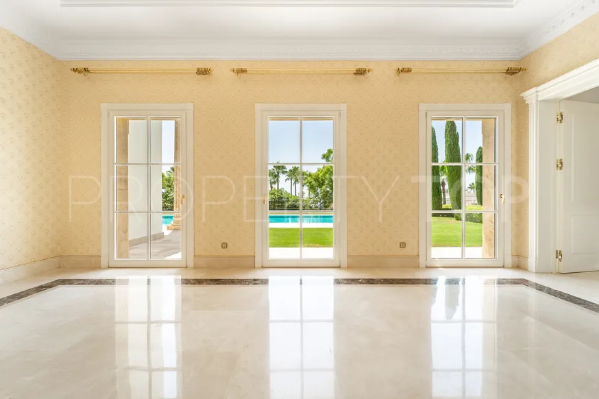 Se vende villa de 7 dormitorios en Sierra Blanca