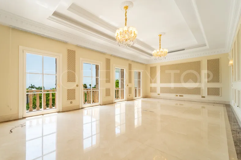 Se vende villa de 7 dormitorios en Sierra Blanca