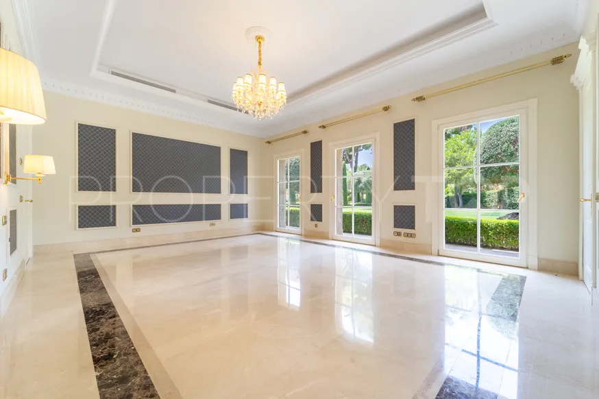 Se vende villa de 7 dormitorios en Sierra Blanca