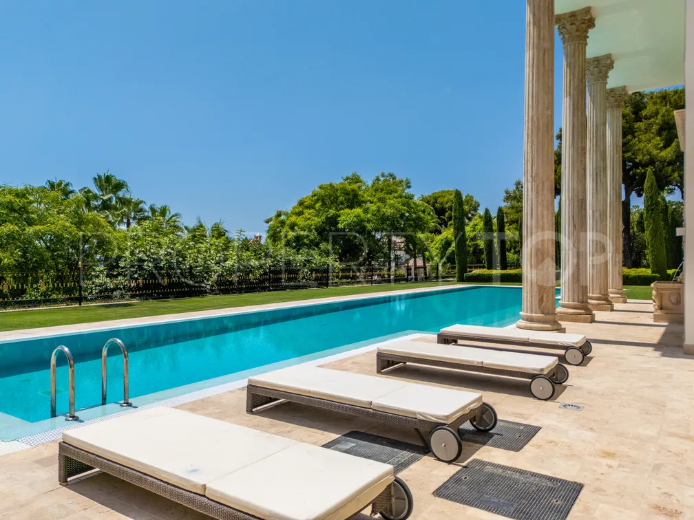 Se vende villa de 7 dormitorios en Sierra Blanca