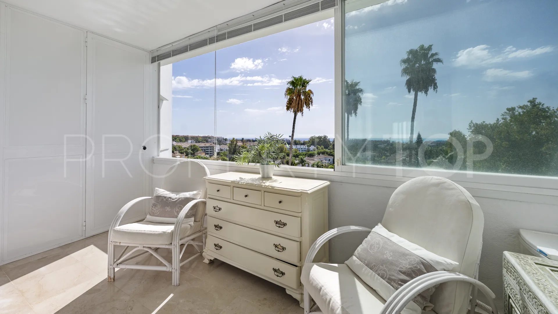 Apartment for sale in Guadalmina Alta with 3 bedrooms