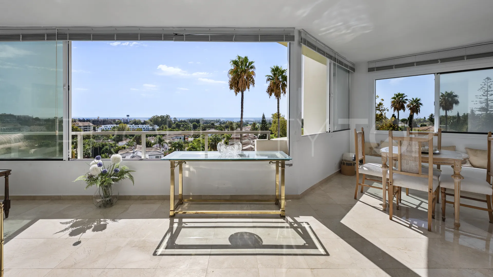Apartment for sale in Guadalmina Alta with 3 bedrooms