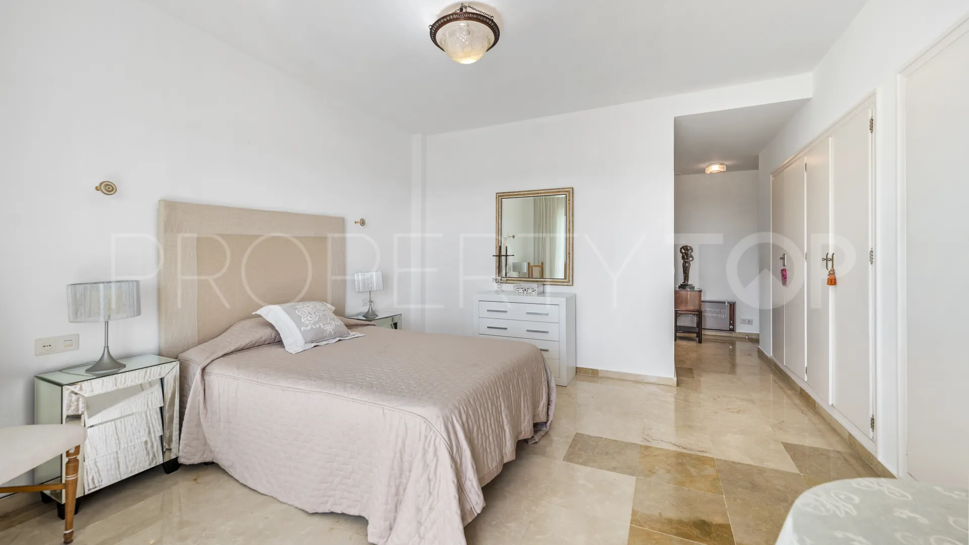 Apartment for sale in Guadalmina Alta with 3 bedrooms