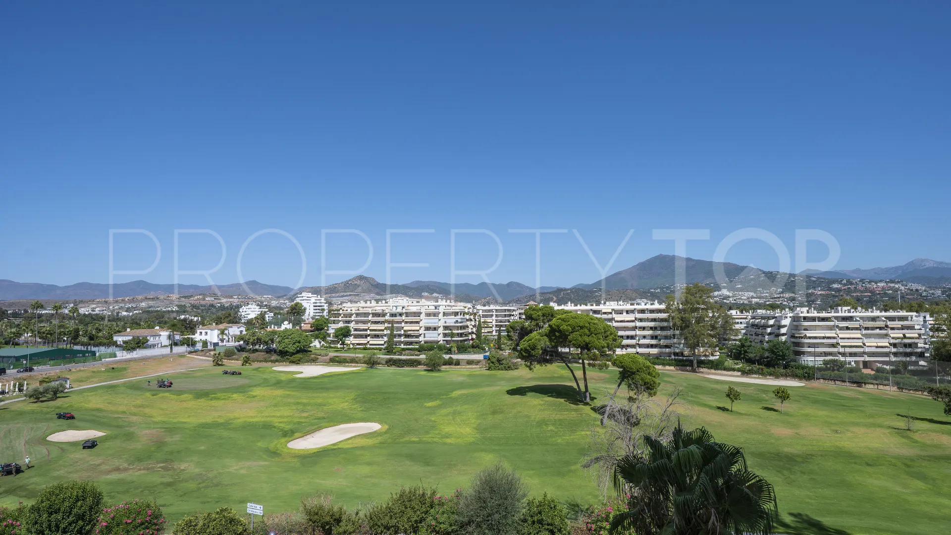 Apartment for sale in Guadalmina Alta with 3 bedrooms