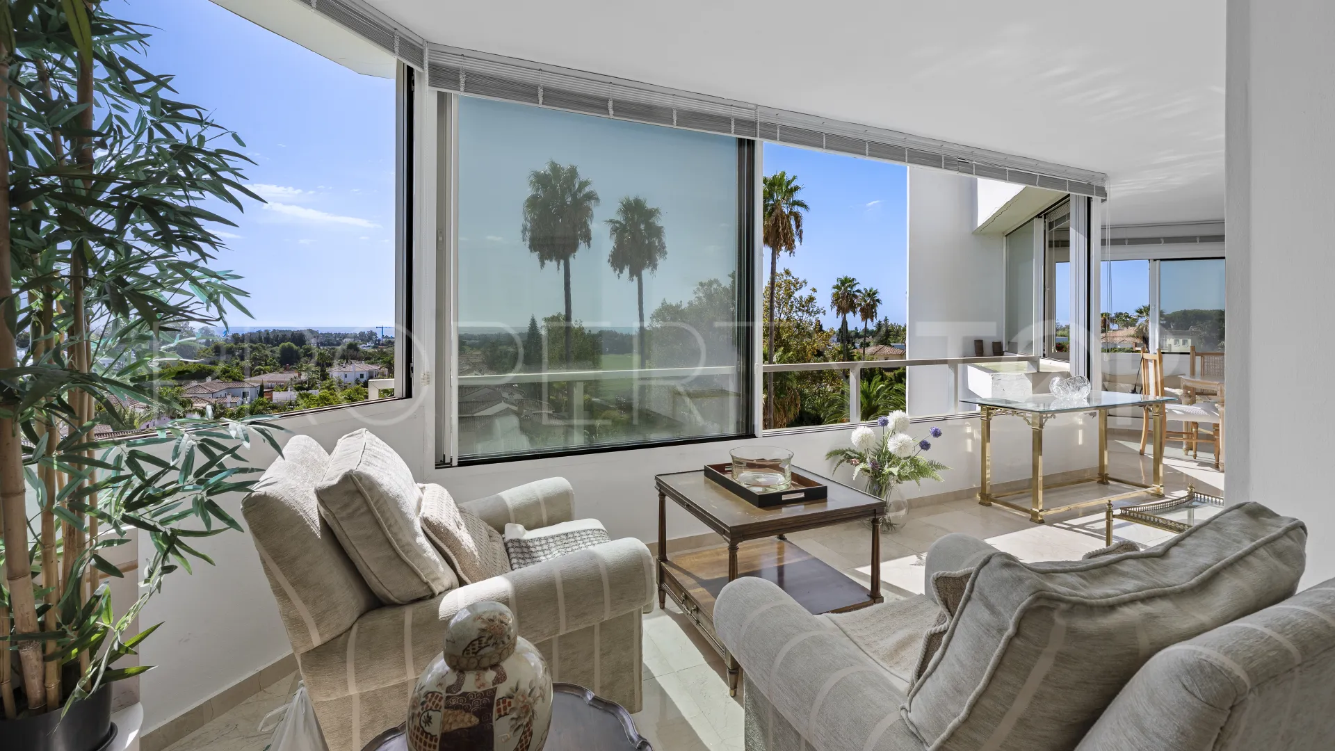 Apartment for sale in Guadalmina Alta with 3 bedrooms
