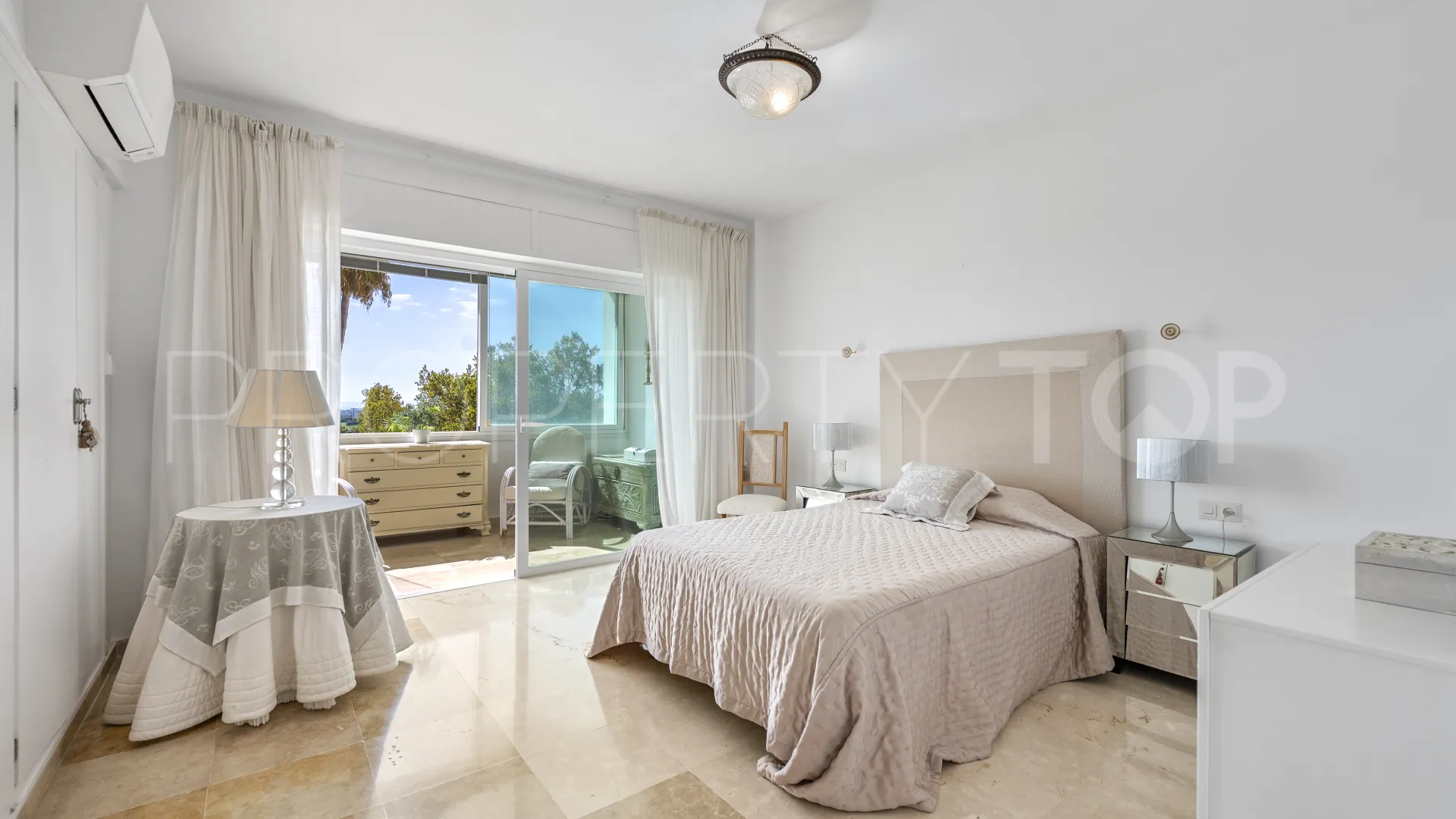 Apartment for sale in Guadalmina Alta with 3 bedrooms