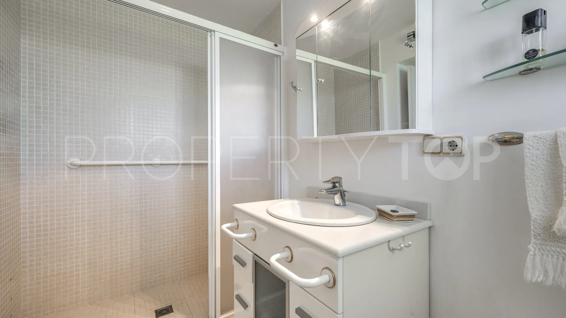 Apartment for sale in Guadalmina Alta with 3 bedrooms