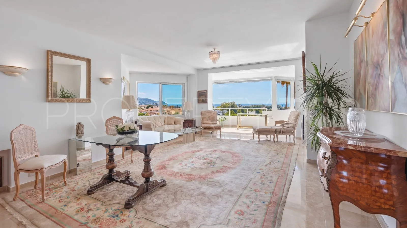 Apartment for sale in Guadalmina Alta with 3 bedrooms