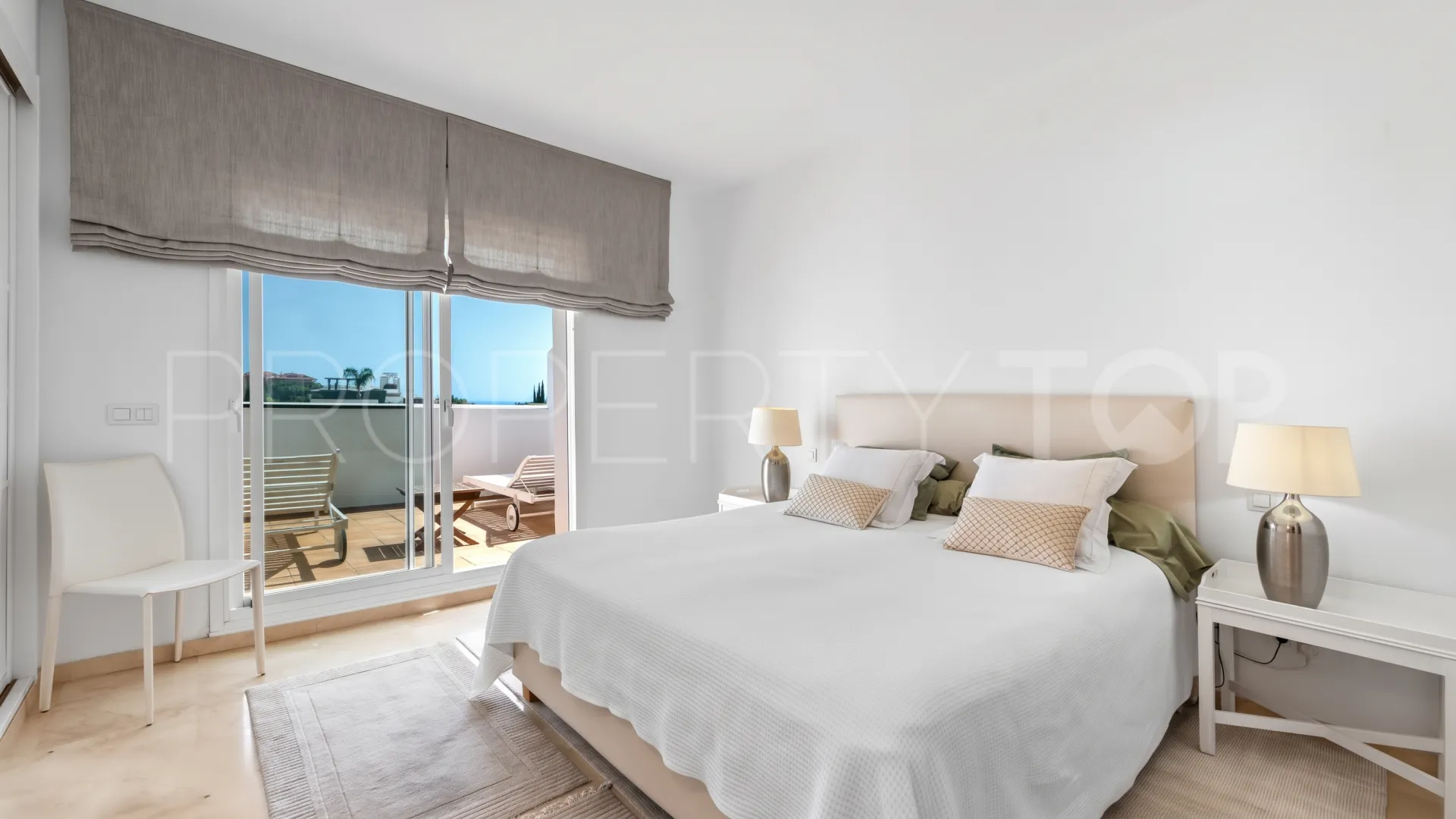 Penthouse for sale in Nueva Andalucia