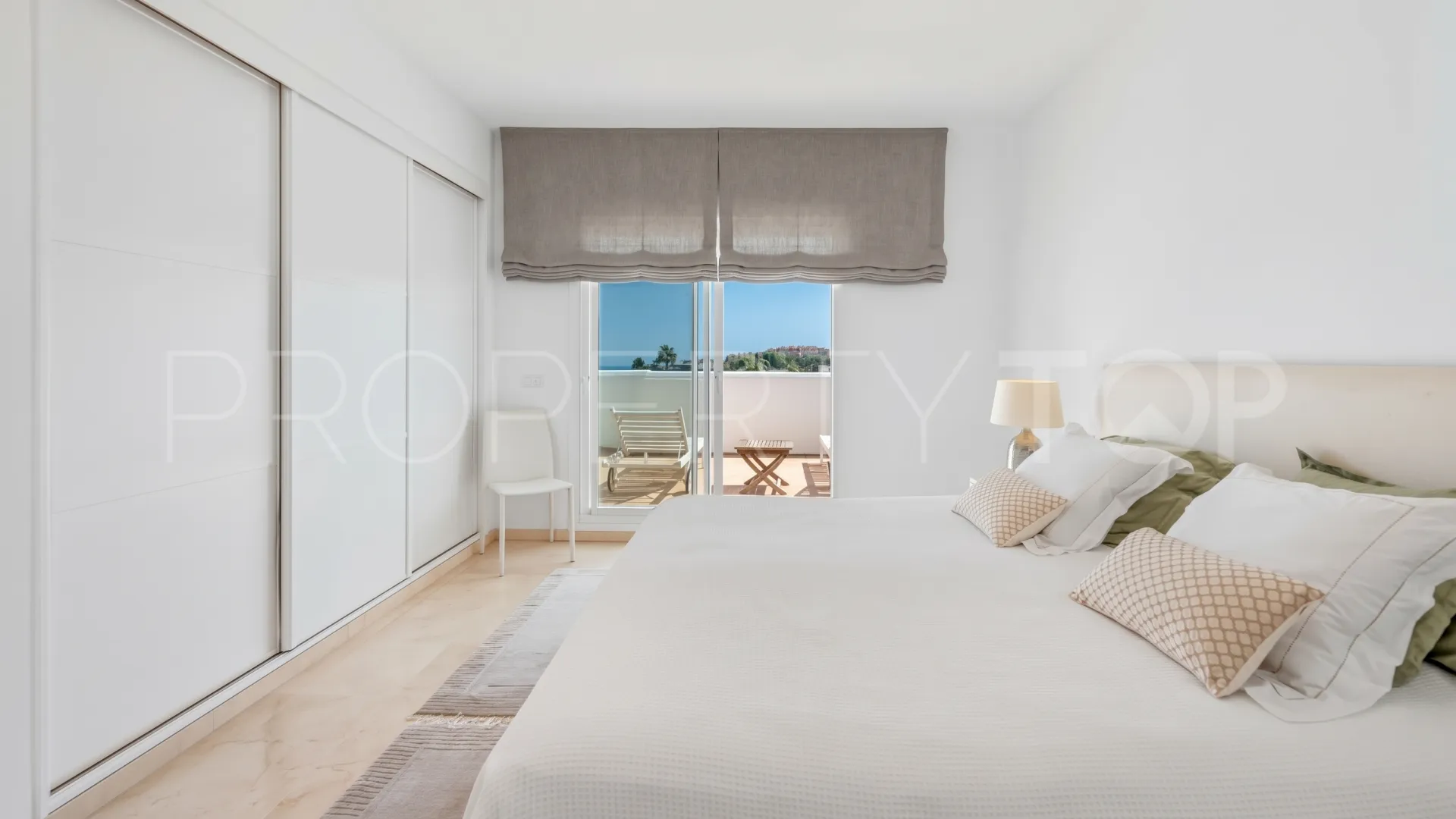 Penthouse for sale in Nueva Andalucia